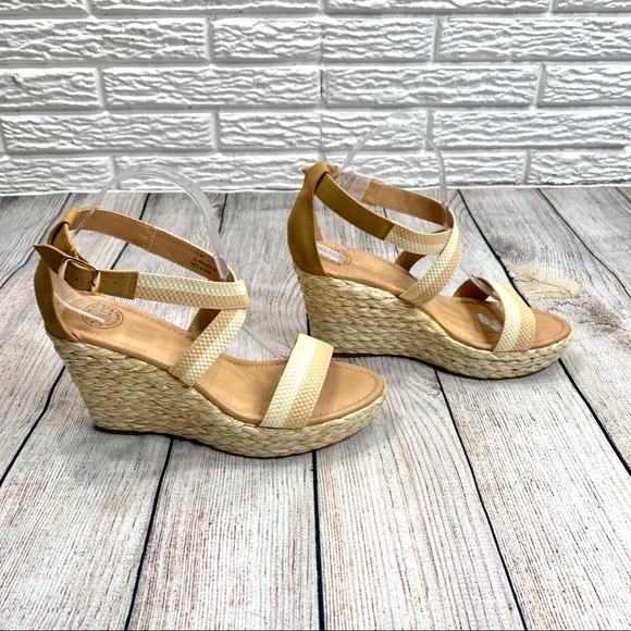 Dolce by Mojo Moxy Striped Sandal Wedges - Picture 3 of 6